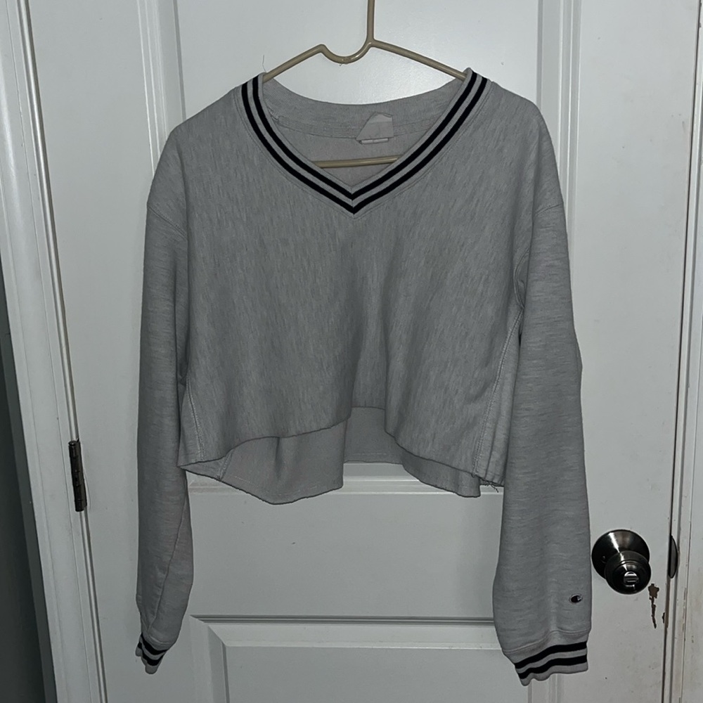 Champion cropped pull over. Size: medium